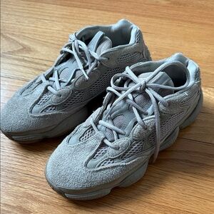 Adidas Yeezy 500 taupe light Sneakers, youth 6.5, fits women’s 8/8.5, unisex